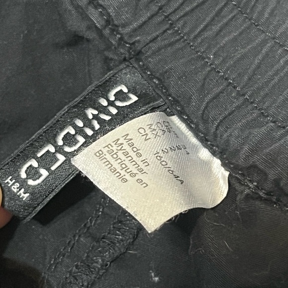 H&M Dark Cargo Shorts for Women - Picture 3 of 3